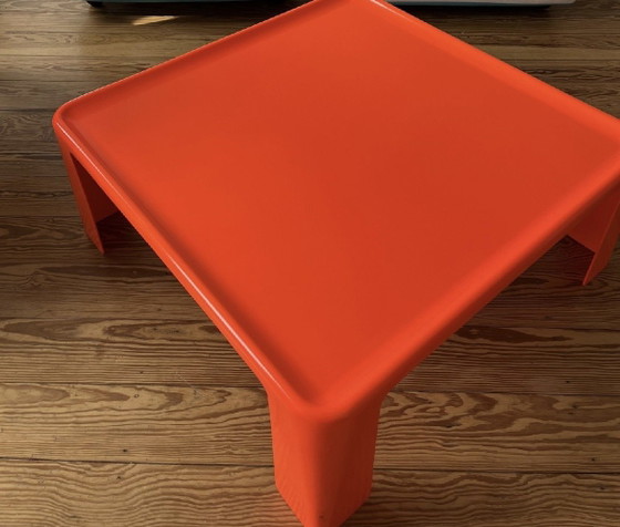 Mario Bellini Amanta salontafel / In nieuwstaat – C&B, Plastic (photo 3 of 5)