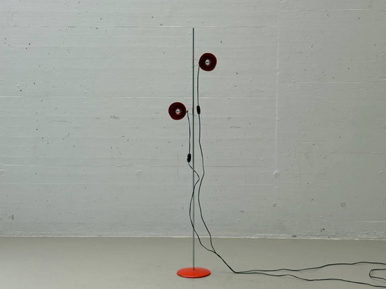 Image 1 of Minimalistische, futuristische vloerlamp van metaal uit de jaren 70.