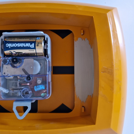 Image 1 of Jaren 70 oranje vintage klok wandklok good old electric clock