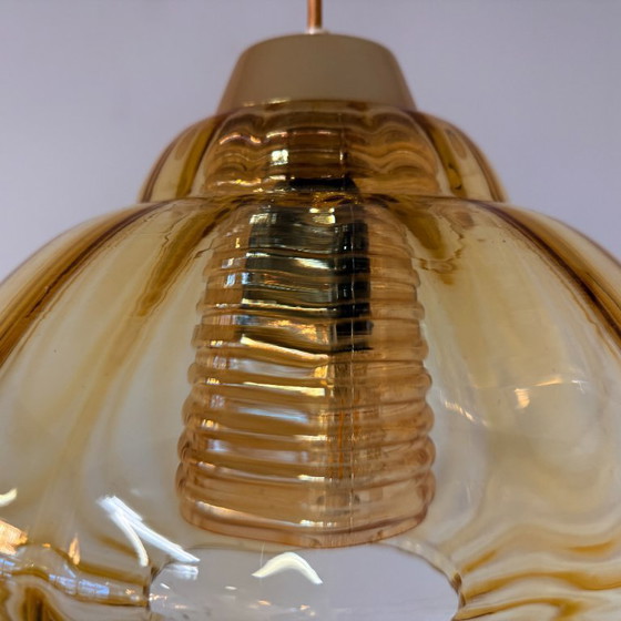 Image 1 of Vintage hanglamp met amberkleurige glazen kap