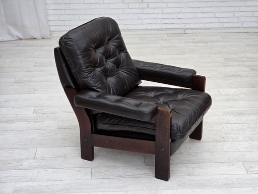 Deense fauteuil uit de jaren 70, bruin meubelleer, eikenhout.