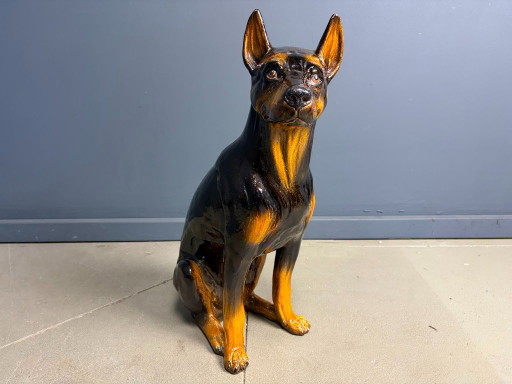 Escultura de perro Dobberman de cerámica vidriada vintage, tamaño natural, década de 1960. (photo 2 of 9)