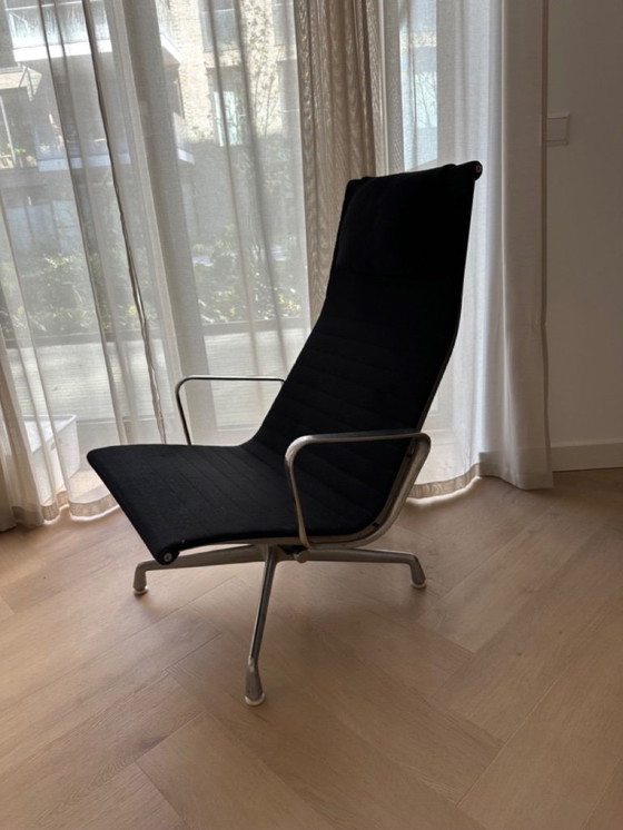 Image 1 of Taburete Herman Miller EA 124, de Charles y Ray Eames