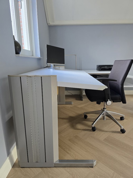 Gispen height-adjustable Desk – Mdf, Aluminium (photo 4 of 5)