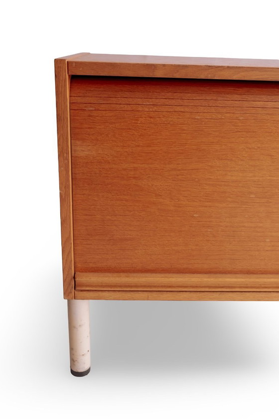 Image 1 of Mobiletto vintage con anta a rullo e base in acciaio bianco