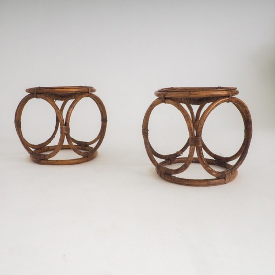 Coppia di sgabelli/tavolini vintage in rattan realizzati a mano (photo 11 of 12)