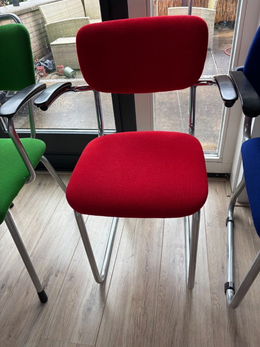 3 chaises Gispen originales retapissées avec des couleurs primaires – eetkamerstoelen, Metal, Plastic (photo 2 of 5)
