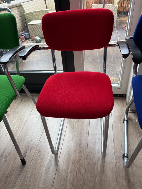 3 chaises Gispen originales retapissées avec des couleurs primaires – Chaises de salle à manger, Metal (photo 2 of 5)