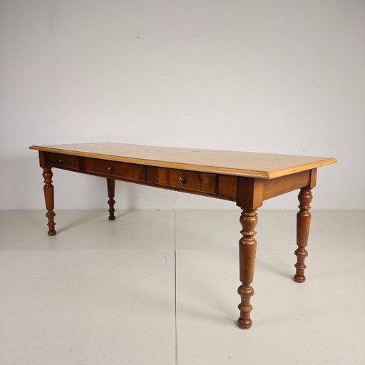French dining table from the late 20th century with turned legs.