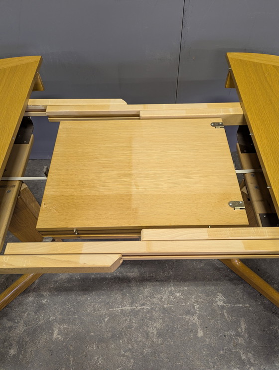 Image 1 of Round Scandinavian dining table, extendable, 110-190cm