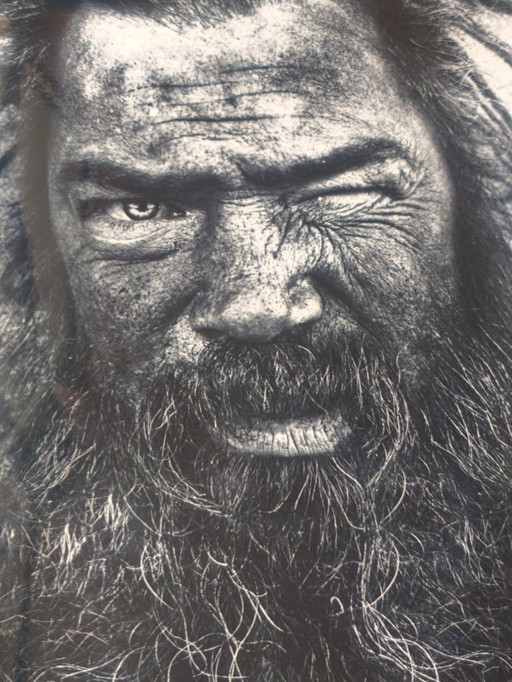 Foto door Lee Jeffries – Skid Row IV | YellowKorner | 60 × 60 cm – fotografie, Aluminium (photo 2 of 6)