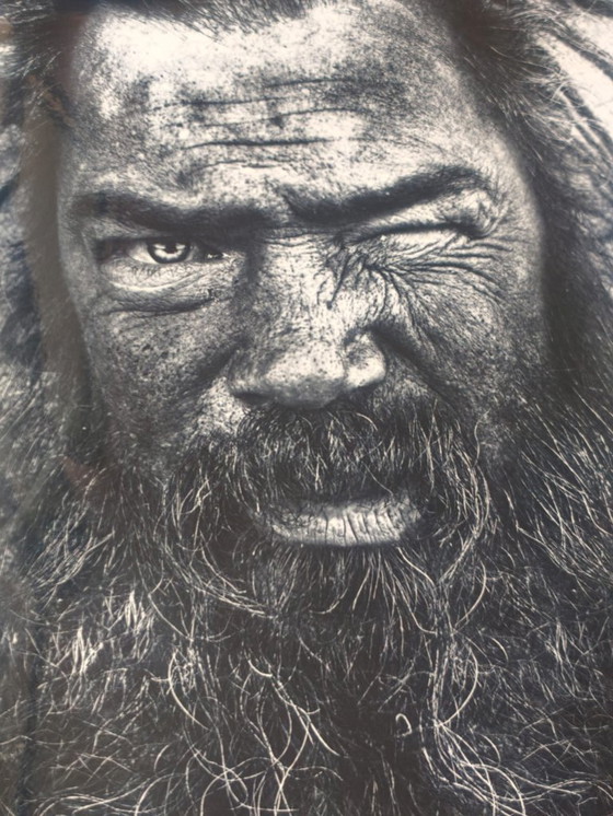 Foto door Lee Jeffries – Skid Row IV | YellowKorner | 60 × 60 cm – Fotografie, Aluminium (photo 2 of 6)