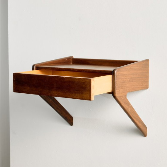 Image 1 of MK11826 Teakhouten drijvend nachtkastje van Sigfred Omann voor Ølholm Møbelfabrik