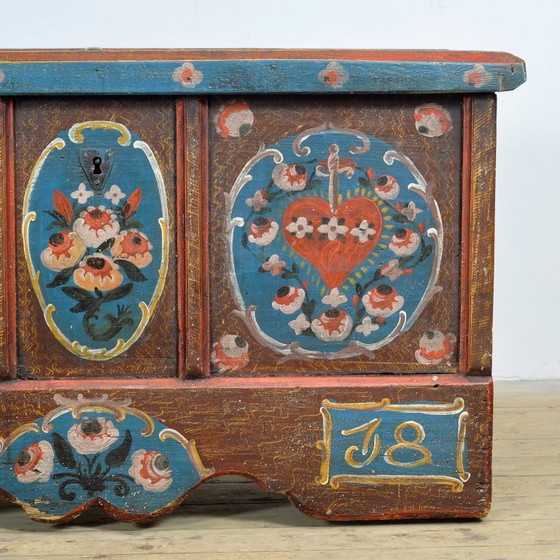 Image 1 of Coffre de mariée d'art populaire, année 1718