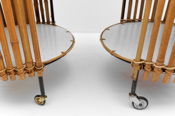 Image 1 of Set van 2 Mid-Century Modern ronde serveerwagens van bamboe, jaren 60,