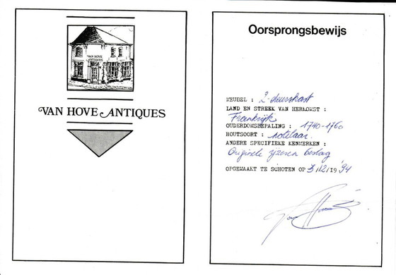 Image 1 of Mobile antico in noce a 2 ante