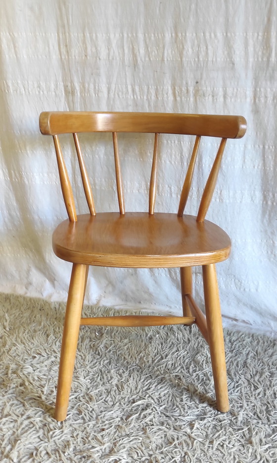 Image 1 of Chaise à barreaux style scandinave en bois massif - mid.XXeme