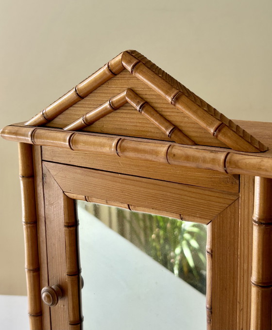 Image 1 of Antiker Medizinschrank aus Bambusimitat mit Spiegel und Schublade, um 1910