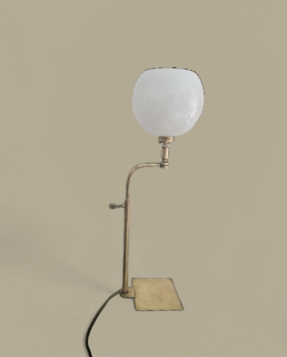 Image 1 of Lampe ancienne Laiton & Opaline - Travail moderniste années 40