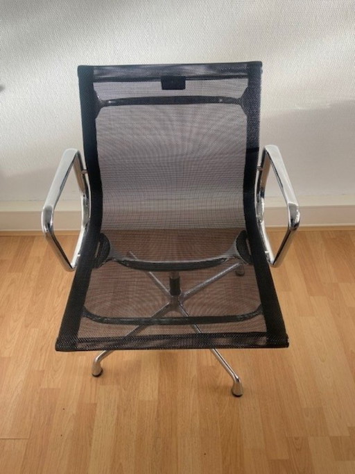 1 Silla Eames Vitra EA 108 mesh negra