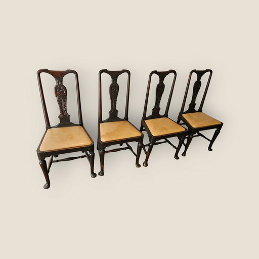 Set di 4 rare sedie da pranzo antiche in rovere intagliato