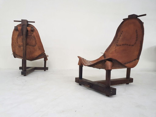 Ensemble de deux fauteuils lounge en cuir façon selle, Brésil, années 1960