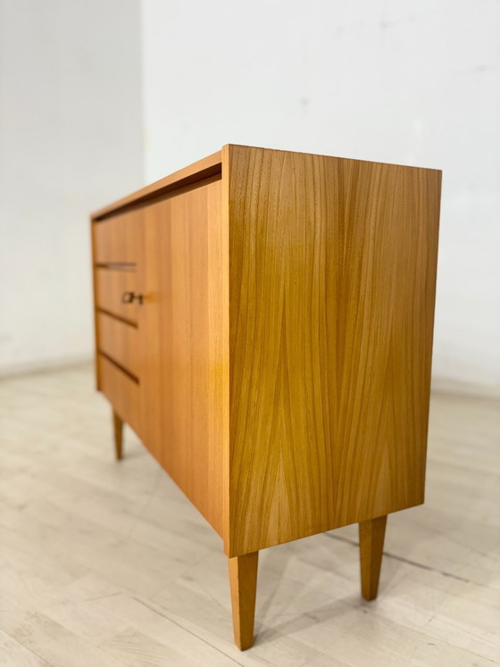 Image 1 of Commode uit het midden van de vorige eeuw / commode uit de jaren 60 / vintage dressoir