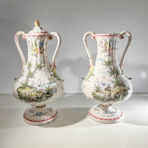 Vases couverts de Joseph Gaspard Robert pour Faïencerie de Marseille, 18e siècle, lot de 2 – Ceramic (photo 20 of 22)