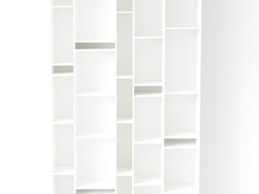 Librería Ramdom blanca de Neuland Industriedesign