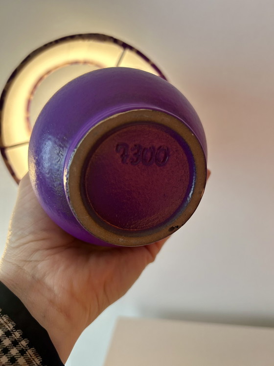 Image 1 of Expressieve tafellamp in de trendy kleur Plum Noir, gemaakt van een vintage WGP design vaas.