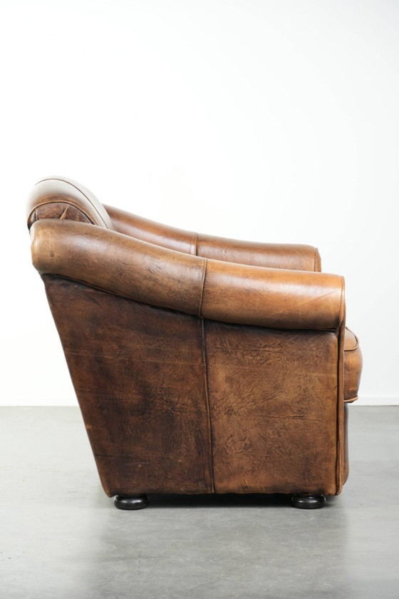 Image 1 of Fauteuil confortable en peau de mouton au style intemporel