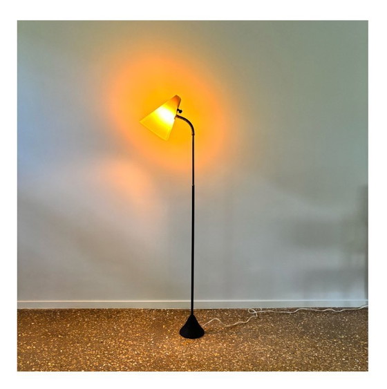 Image 1 of Vloerlamp uit het midden van de 20e eeuw, ontwerp Hans Bergström (toegeschreven), zwart metaal, messing en gele kap, Zweden
