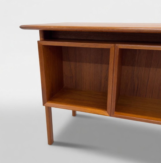 Image 1 of Scrivania direzionale in teak di Arne Vodder per Brouer, anni '60