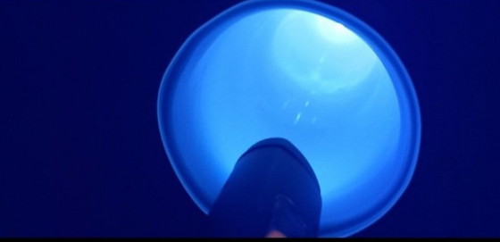 Image 1 of Exceptional tubular opaline uranium vase in the Mid-Century style (circa 1960), Italian tradition of Empoli