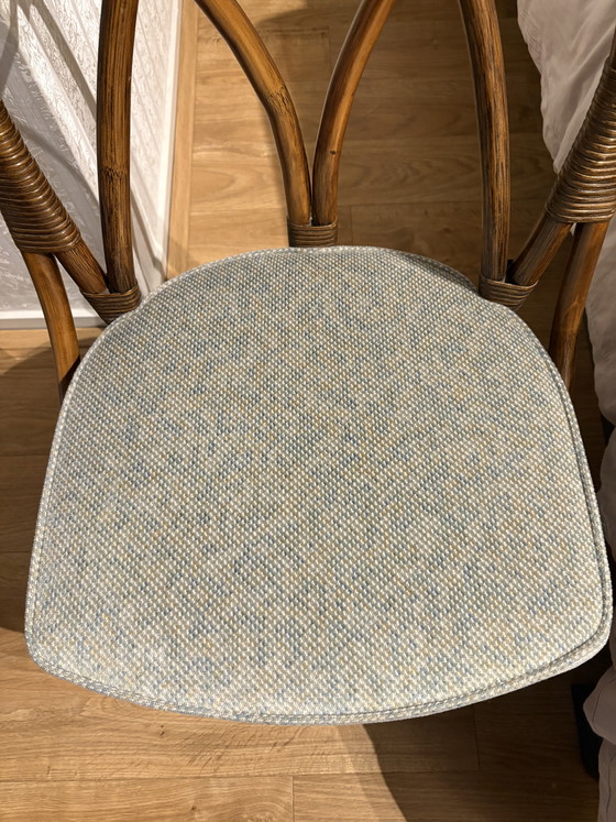 Image 1 of Deux chaises Angraves « Invicta » originales en rotin à dossier en éventail, comme neuves, années 1970.