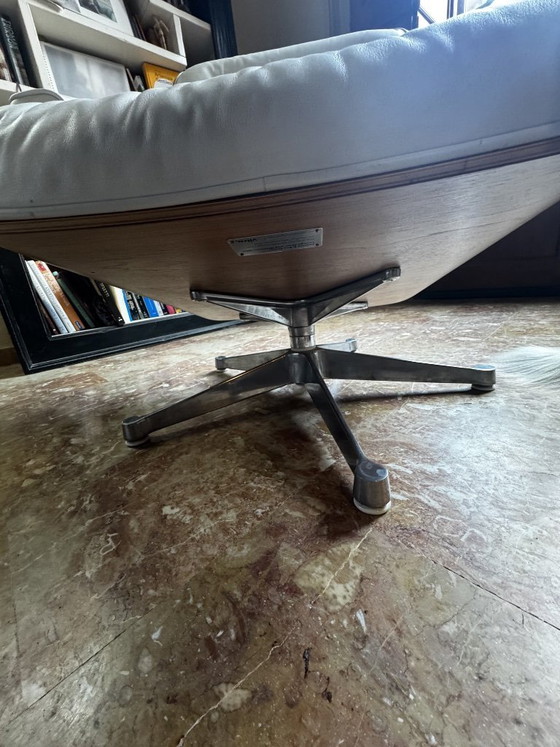 Image 1 of Poltrona e poggiapiedi Vitra Eames - Edizione limitata per i primi 500 esemplari.