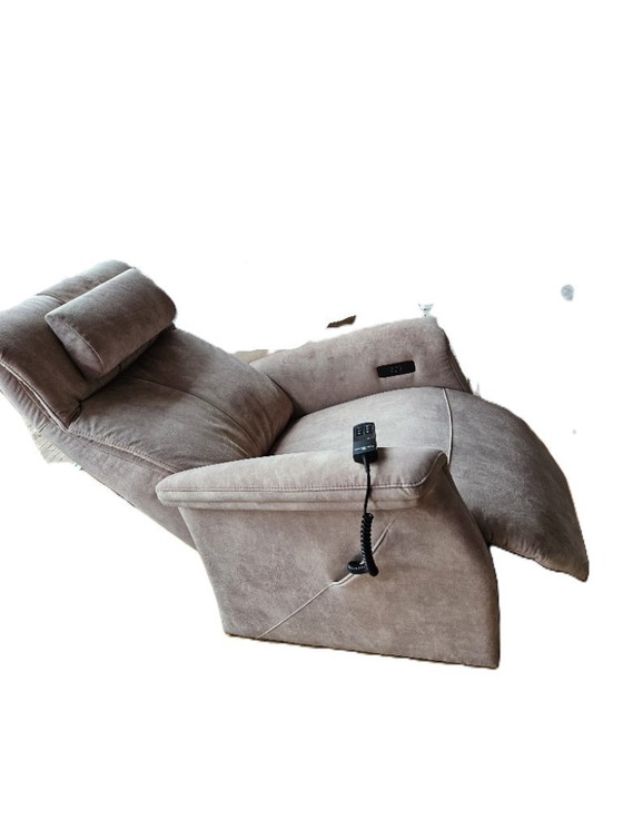 Image 1 of Lussuosa poltrona Vianne Rise-and-Recieve: come nuova! Qualità eccellente!