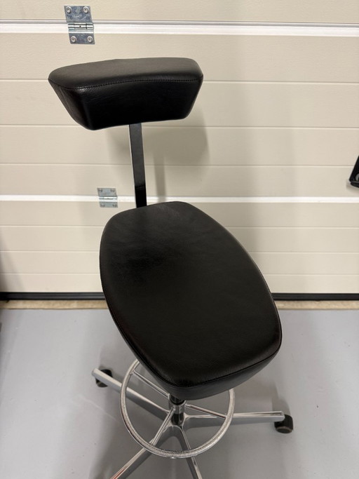 Fauteuil Perch de Vitra, design original de George Nelson