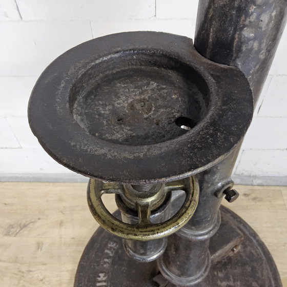 Image 1 of Machine à bouchonner les bouteilles Cirier Pavard Paris en fer forgé ancien / presse à bouchonner / presse à embouteiller