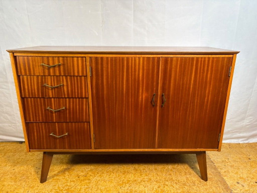 Aparador vintage de teca Remploy | Años 50-60 | Diseño británico de mediados de siglo. Un magnífico aparador (photo 2 of 8)