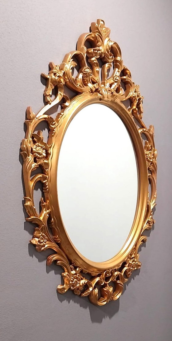 Image 1 of Verkaufe einen eleganten Wandspiegel im Barock/Rokoko-Stil, mit reich verziertem ovalen Rahmen und Goldfinish.