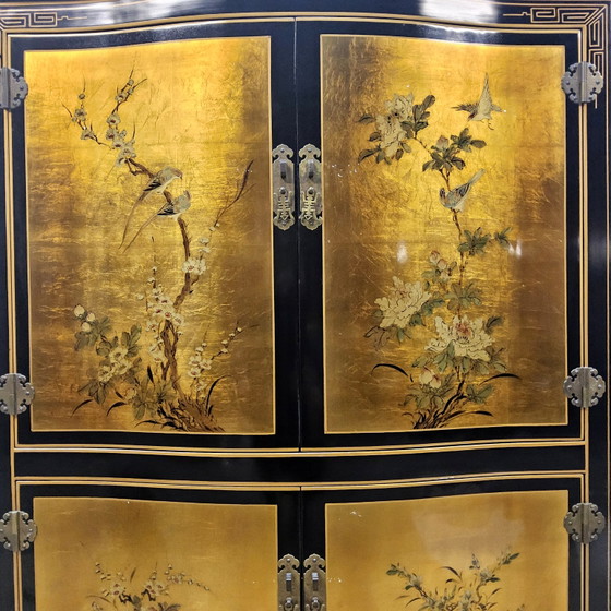 Image 1 of Mueble chino antiguo con pan de oro, flores y pájaros (mueble bar) estilo bohemio/oriental