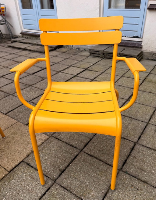 Set aus 6 authentischen Fermob Luxembourg Gartenstühlen – ikonisches französisches Design – gelb