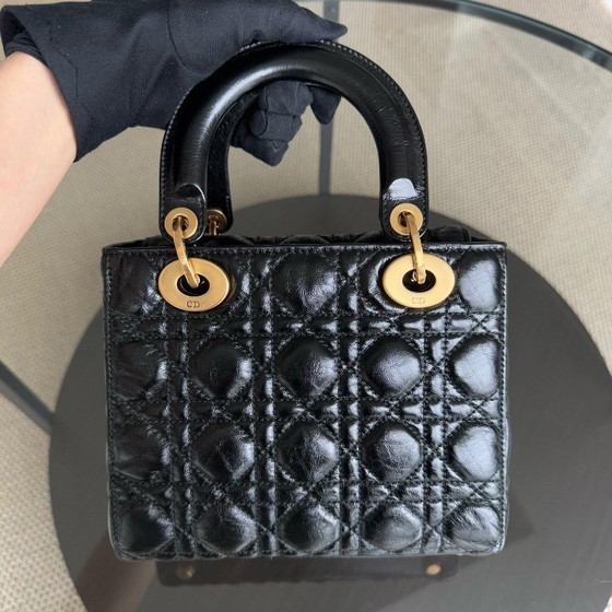Image 1 of DIOR LADY SMALL - CANNAGE GEGLAZUURD KALFSLEER ZWART MET GOUDEN BESLAG