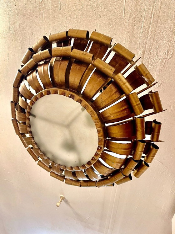 Image 1 of Grote vergulde metalen kroon met origineel glas, 1950