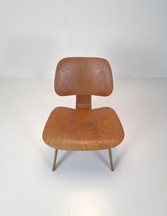 Image 1 of Charles & Ray Eames – Fauteuil lounge LCW en bois (modèle transitionnel)