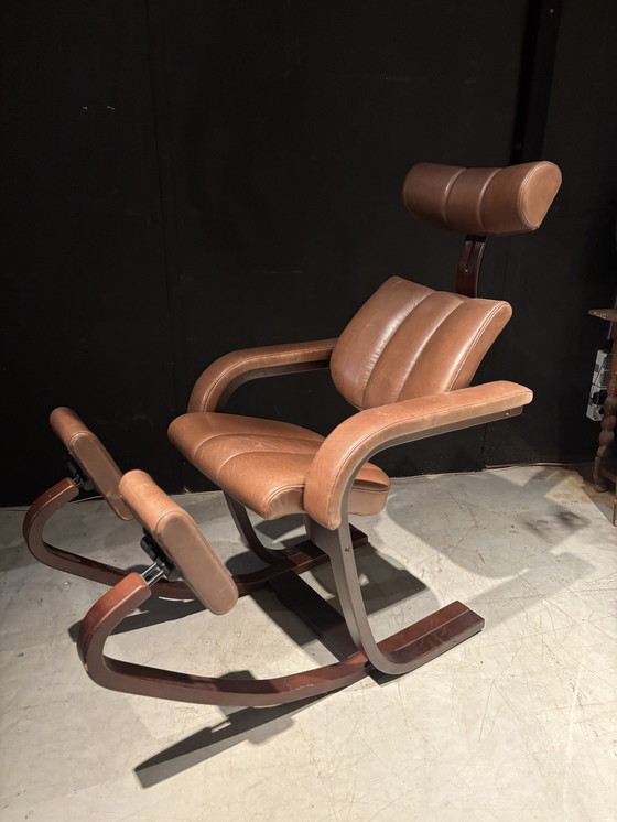 Image 1 of Sedia ergonomica Stokke in pelle vintage Design Peter Opsvik