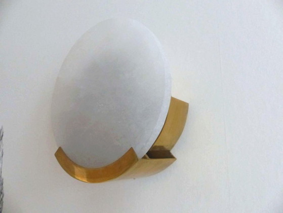 Image 1 of Zwei Wandleuchten des Modells „Melange“ aus Messing und Naturalabaster von VISUAL COMFORT, entworfen von Kelly Wearstler