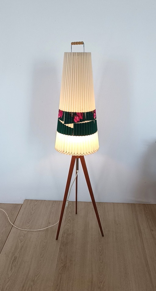 Lampadaire des années 50 sur trépied en bois