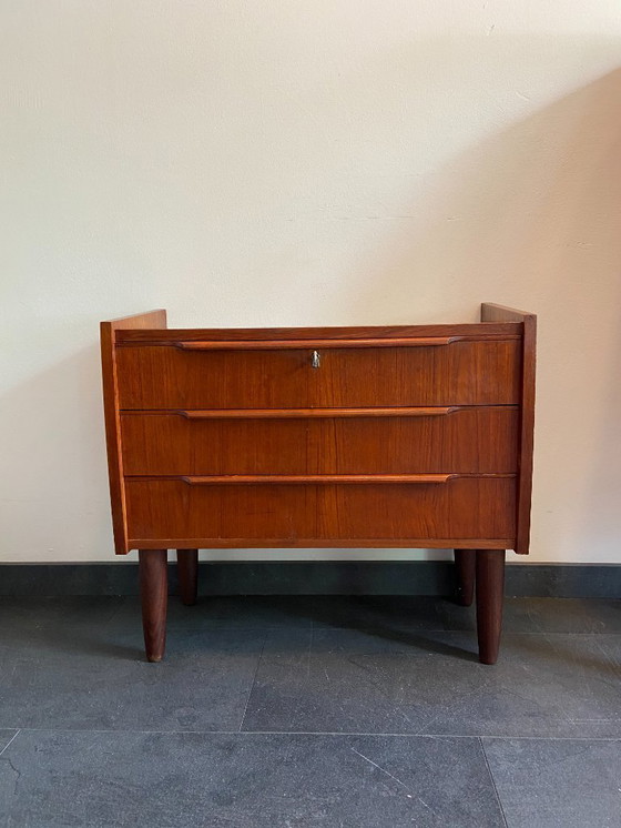 Image 1 of Vintage Deense 3-ladekast van teakhout